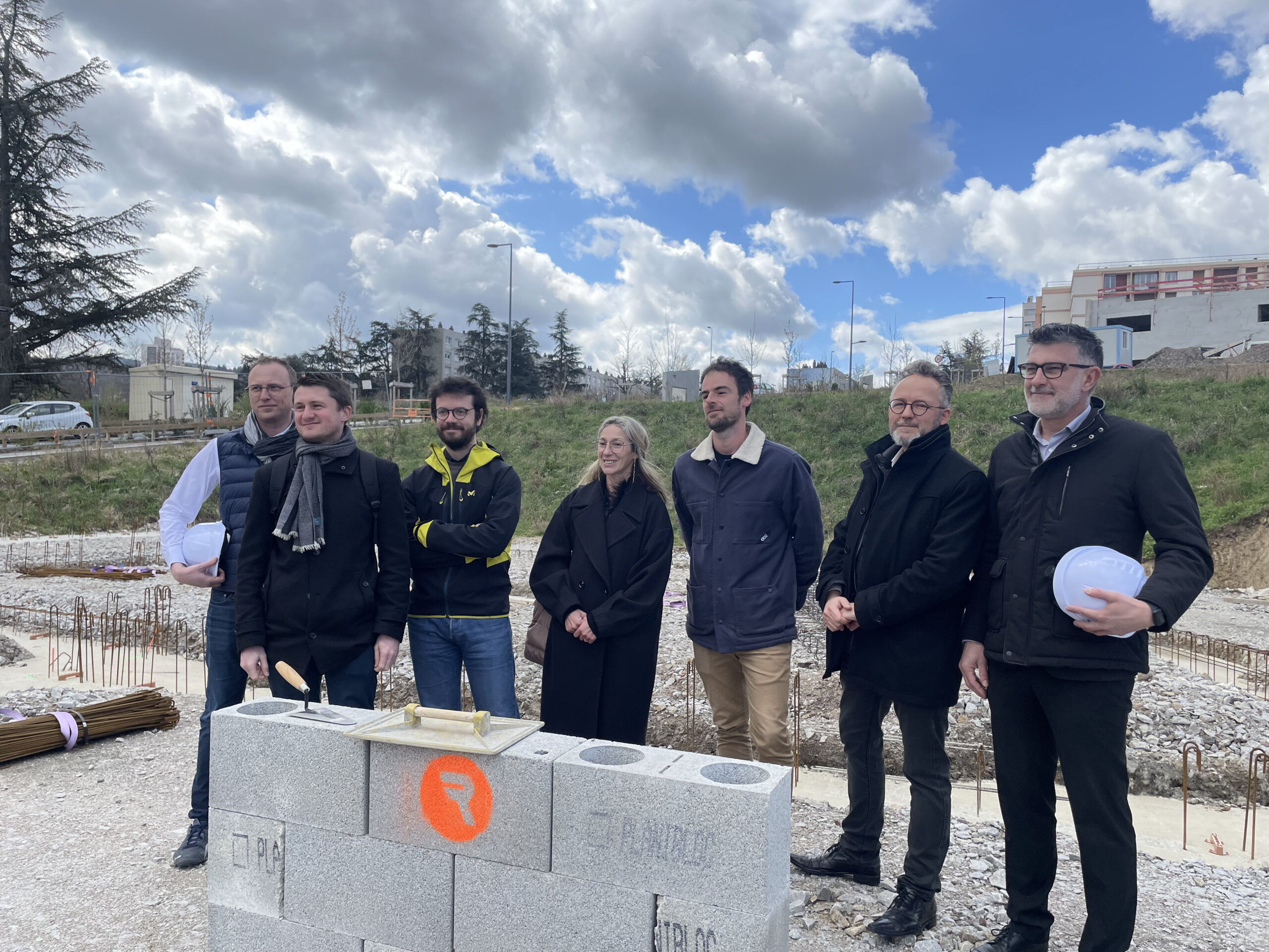 Abicom a débuté les travaux de construction de son nouveau bâtiment sur la Zone d’Activité Économique Pierre Loti à Saint-Étienne.