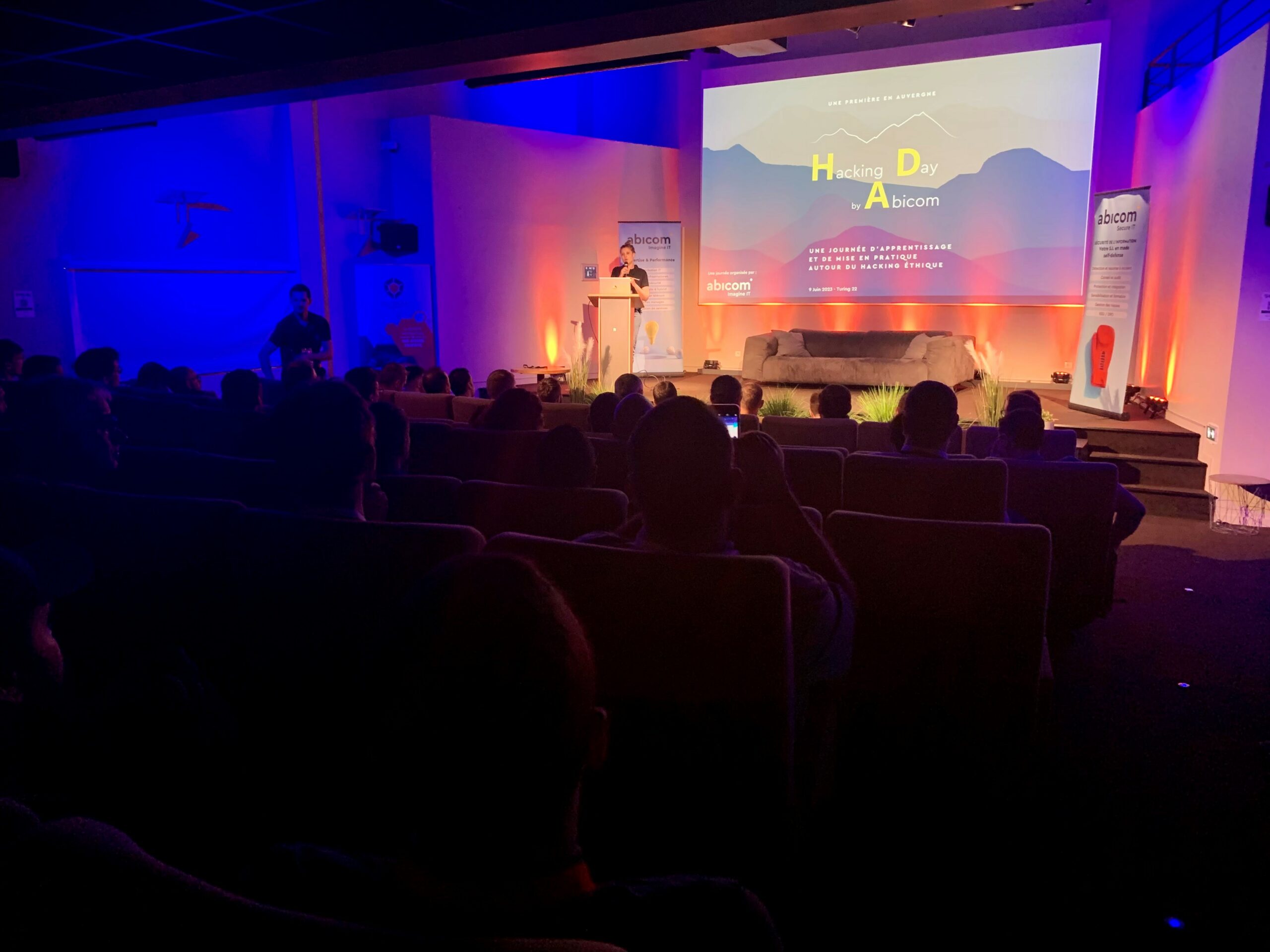 Le 9 juin dans les locaux de TURING 22, Abicom a réunit près de 100 professionnels de l'IT à l'occasion du Hacking Day by Abicom.