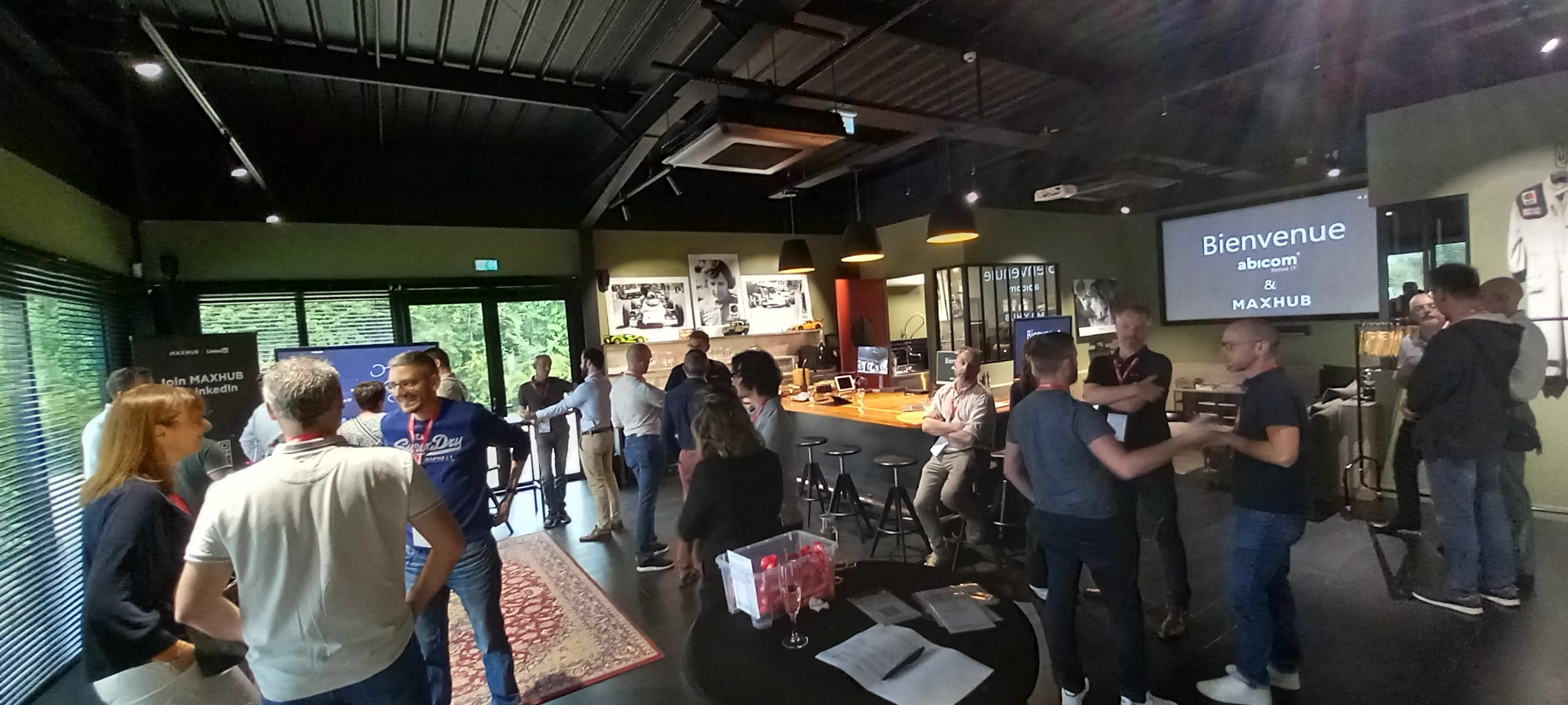Nos clients découvrent les solutions innovantes Maxhub